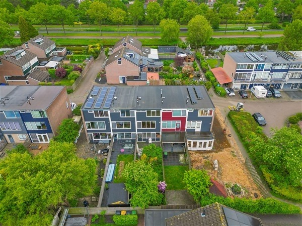 Te koop: Ruime Drive-In met inpandige garage, extra Tuinkamer, 3 Slaapkamers en Energielabel B.